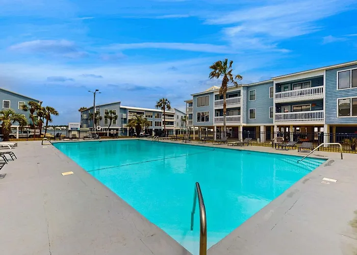 Open And Elegant With Access Shared Pool Boat & Fishing Pier Gulf Shores