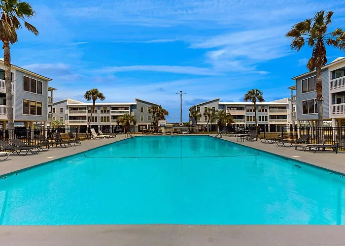 Open And Elegant With Access Shared Pool Boat & Fishing Pier *