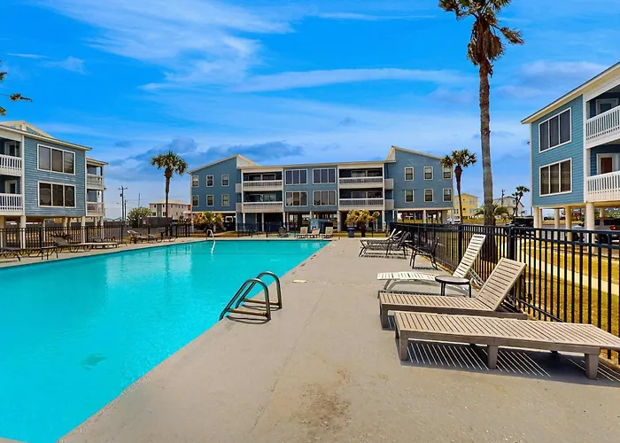 Open And Elegant With Access Shared Pool Boat & Fishing Pier Holiday home *
