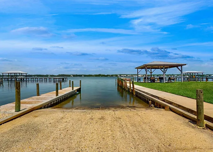 Open And Elegant With Access Shared Pool Boat & Fishing Pier Holiday home *